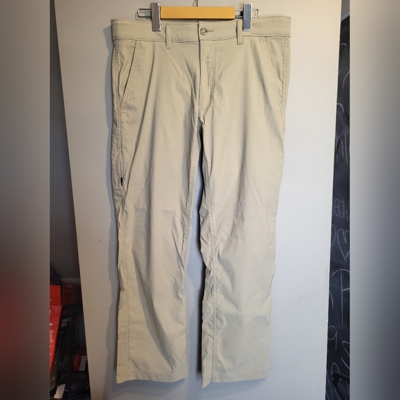 Eddie Bauer Men's Light Khaki Chinos - Picture 2 of 8